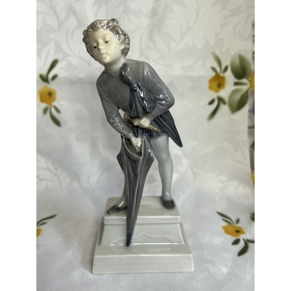ROYAL COPENHAGEN Denmark #1129 The Sandman With Umbrella - Picture 1 of 9
